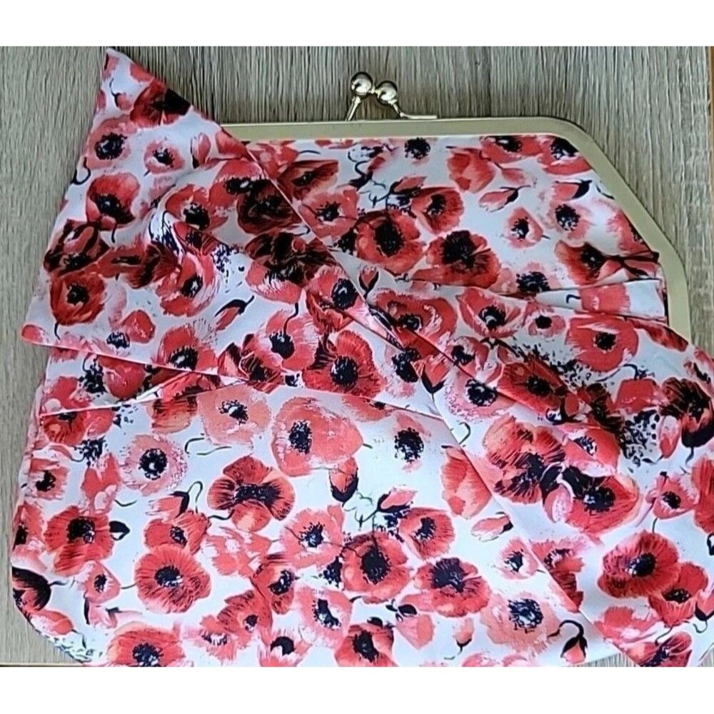 Lela Rose for beauty counter clutch  Purse Makeup Bag kiss lock Floral Bow  Gold